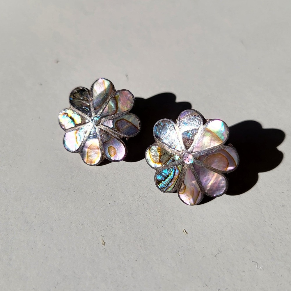 Vintage Alpaca Mexico Abalone Shell Flower Screw Back Earrings Silver MOP - Picture 6 of 6